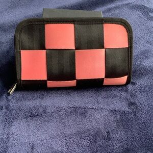 💕HARVEYS “GET CHECKED” LIMITED EDITION SEATBELT WALLET 💕